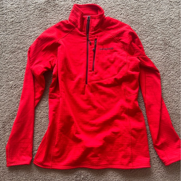 Jackets & Blazers - Patagonia women’s R1 fleece pullover